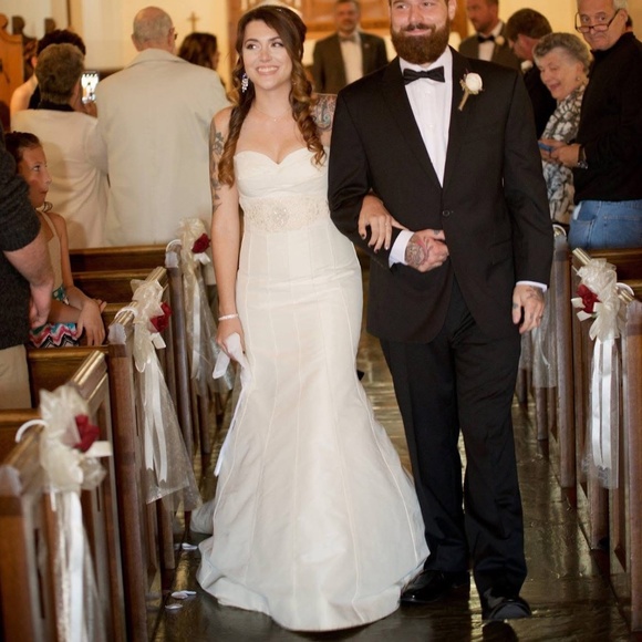 Pure Silk Vera Wang Mermaid wedding gown - Picture 1 of 16